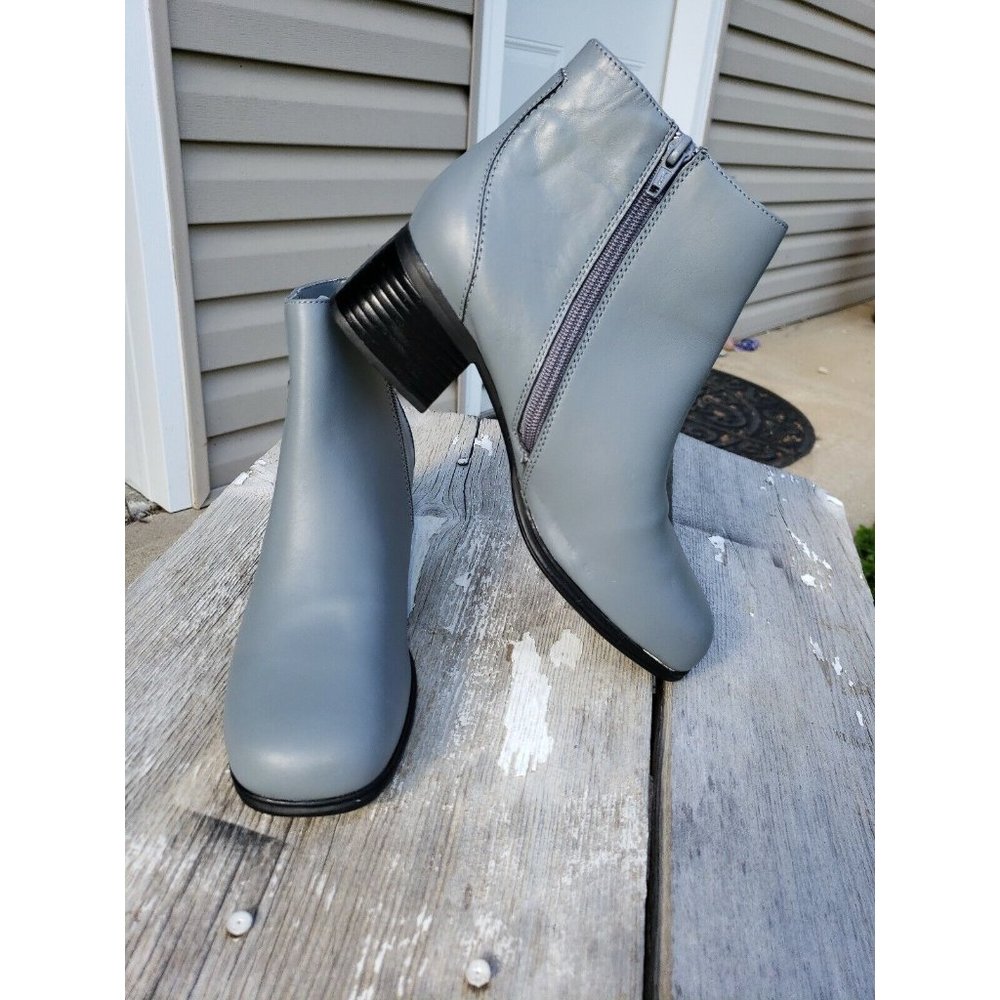 AJ Valenci Gray Leather zip Ankle Boots Shoes Size 8.5 M Womens